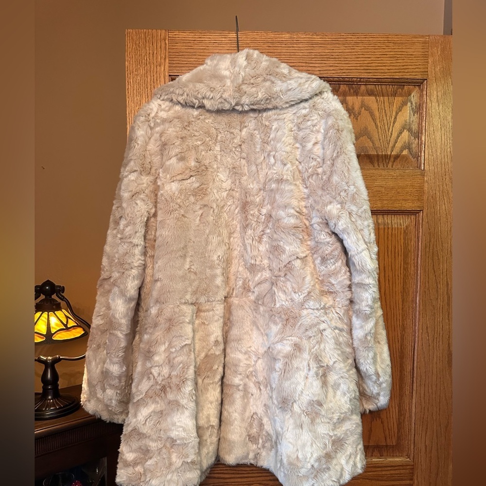Hard to find!! 🎊Free People Faux Fur Coat - Picture 2 of 7